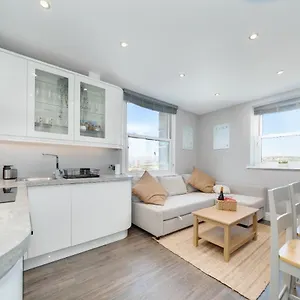 cosy-retreat-with-views-of-brighton-city-and-sea.brighton-hotels-england.com/